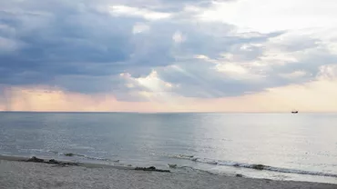 O substanţă neidentificată pluteşte în Marea Baltică între Finlanda şi Suedia. Navele care s-au aflat în zonă sunt verificate