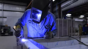 Prețurile mari la gaze închid producția mai multor fabrici din România. Angajații Alum Tulcea disponibilizați