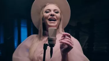 Crina Matei, la un pas de moarte pe litoralul românesc: Noi cântăm seara, ne omoară cetățenii pe aici