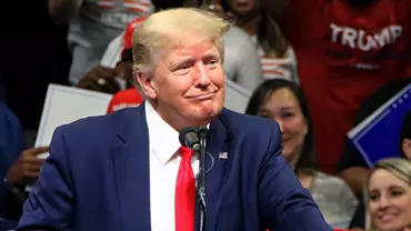 Reacție la deciziile lui Trump: Bursele din SUA, în picaj / Trump anunță că își cumpără o mașină Tesla, după ce acțiunile companiei lui Musk s-au prăbușit