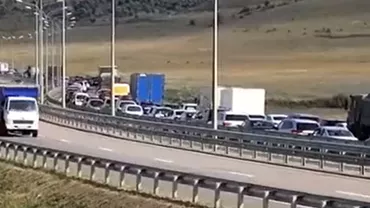 Rușii din Crimeea fug din calea războiului. Trafic record înregistrat pe „podul lui Putin” după exploziile de la baza militară Saki (VIDEO)