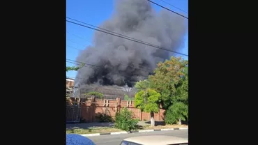 Un incendiu de proporții a izbucnit în portul rusesc Yeysk de la Marea Azov, în urma unei explozii