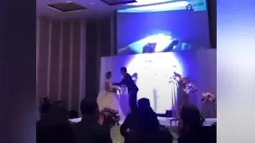 Surpriza mirelui l-a nuntă: și-a dat de gol mireasa, în fața invitaților, că l-a înșelat. Le-a arătat pe un proiector imagini din dormitor