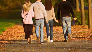 Un nou studiu calculează beneficiile mersului pe jos în funţie de greutate. Cum se poate reduce riscul unor boli