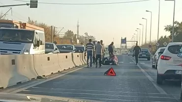 O motociclistă a pierdut controlul direcţiei şi a sărit peste balizele de pe Centura Bucureşti