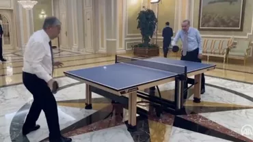 Erdoğan, la un meci de tenis de masă cu președintele Kazahstanului. Posibilul motiv pentru care l-a lăsat pe Putin să-l aștepte (VIDEO)