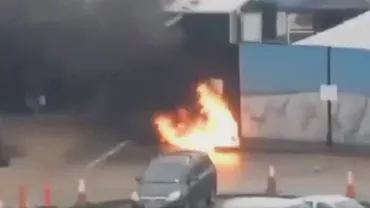 Marea Britanie: Centru pentru imigranți, atacat cu bombe incendiare (VIDEO)