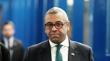 Șeful diplomației britanice spune că Ucraina are dreptul la autoapărare chiar dacă asta înseamnă să lovească ţinte pe teritoriul rus