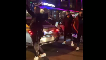 Dezmăț în fața autorităților. Mai mulți tineri au blocat circulația cu bolizii lor și au râs de șoferii prinși în trafic (VIDEO)