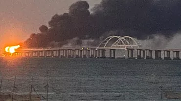 Incendiu la podul Kerci, care leagă Crimeea de Rusia. O secțiune s-a prăbușit