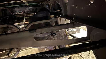 Un minor afgan a încercat să intre ilegal în România. Băiatul de 17 ani era ascuns pe osia de la remorca unui TIR (FOTO)