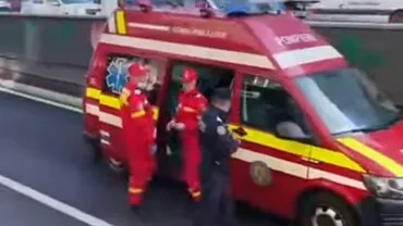 Pasajul Unirii din București este închis după ce o mașină a luat foc. Traficul din centrul Capitalei este blocat