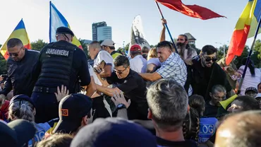 Jandarmeria a dat 7 amenzi la protestul AUR din Capitală. Un bărbat s-a ales cu dosar penal (VIDEO)