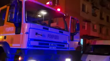 Incendiu într-un bloc din Craiova. Zeci de oameni au fost evacuaţi