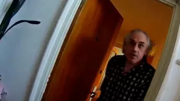 Bătrânul care a agresat un polițist în scara de bloc a murit în arest. Ce spun oamenii legii despre astfel de evenimente: „Nu știi cum te mai întorci, când te mai întorci și dacă te mai întorci”