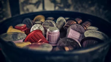 Schimbări majore: Noi reguli privind capsulele de cafea şi pungile din plastic