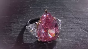 Cel mai mare diamant vândut la o licitație - Fortune Pink - s-a vândut cu peste 28,5 de milioane de dolari