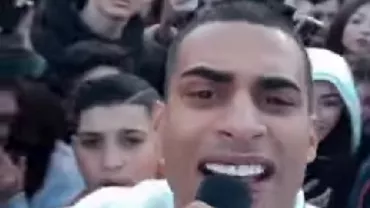 VIDEO. Manelistul „Gheboasa” a fost alungat din centrul orașului Brașov: „Mi-au transmis că fac mare țigănie” / Marian Godină era și el în Piața Sfatului: „Doamne ferește! Doamne ferește! Doamne ferește!”