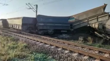 Trafic feroviar blocat. Un vagon din compunerea unui tren de marfă a deraiat în judeţul Braşov