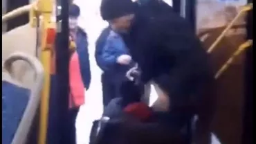 O vârstnică din Rusia a fost atacată într-un autobuz deoarece se opunea războiului din Ucraina