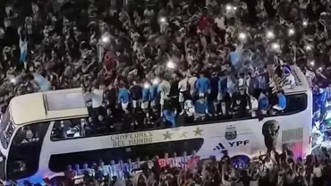 Nebunie totală în Argentina, după ce Messi a ajuns acasă cu trofeul Cupei Mondiale. Peste un milion de oameni pe străzile din Buenos Aires (VIDEO)