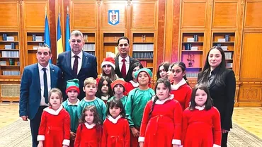 Marcel Ciolacu, colindat de copiii romi din Sectorul 5