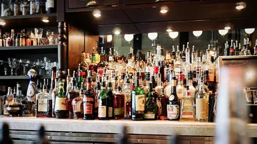 A băut până a murit la all inclusive. Turistul a intrat în provocarea celor 21 de cocktailuri