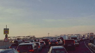 Traficul la ieşirea din țară prin Vama Nădlac II a crescut de şapte ori: „În ultimele 24 de ore pe aici au ieşit peste 40.000 de persoane”