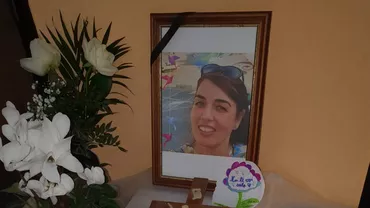 Durere fără margini după decesul subit al profesoarei din Oradea: „Mesajele ei au fost, parcă, de rămas bun”. A lăsat în urmă un copil de doar 7 ani, iar colegii și elevii au transformat liceul într-un mic altar