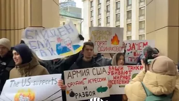 Noua ambasadoare a SUA în Rusia, huiduită de un grup de minori: „America este o țară teroristă” (VIDEO)