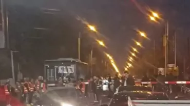 Un autocar a rămas blocat pe calea ferată, pe șoseaua Petricani. Traficul rutier și feroviar a fost afectat