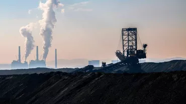 Care sunt angajații mai fericiți de Paşte în 2023? Primesc 1880 de lei în plus la salarii, dar sunt voci care spun că se pregătesc restructurări
