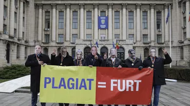 Protest anti-plagiat la Ministerul de Interne. Manifestanții au purtat măști cu chipurile lui Iohannis, Ciucă, Bode și Cîmpeanu (GALERIE FOTO)