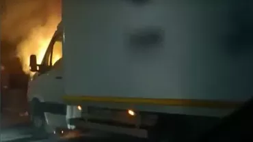 O camionetă de curierat a luat foc pe centura Capitalei