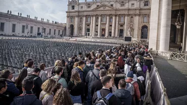 Biserica catolică încă n-a reușit să se ocupe de cazurile de abuz sexual, spune un raport al Vaticanului