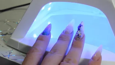 Pericolul lămpilor UV pentru uscarea manichiurii cu gel sau ojă semipermanentă: deteriorează ADN-ul și provoacă mutații