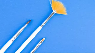 Pensule pentru unghii – Tips and Tricks în alegerea și întreținerea lor