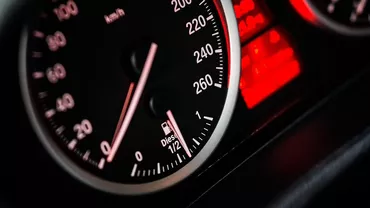 Conducea cu 152 de km/oră într-un cartier din Arad. Pasiunea pentru viteză l-a costat aproape 4.000 de lei