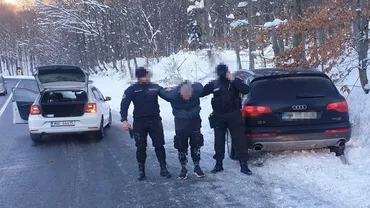 Urmărire ca în filme: Un traficant ucrainean a încercat să scape cu un Audi Q7 plin cu țigări. După cinci focuri de armă în pneuri, a tras pe dreapta și s-a predat vameșilor români (FOTO)