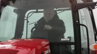 Primarul unei comune din Bacău s-a ocupat singur de deszăpezirea drumurilor