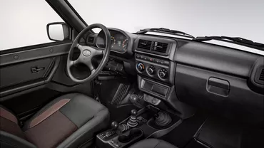 Înapoi la viața în alb-negru: Industria auto din Rusia nu mai are vopsea iar majoritatea vehiculelor ies doar în două-trei culori