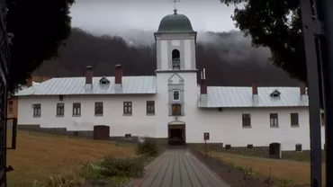 Un călugăr de la Mănăstirea Frăsieni şi încă un inculpat, arestaţi pentru viol. Victimele sunt doi copii (VIDEO)