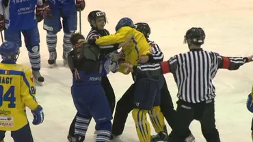 Federația acuză clubul de hochei pe gheață din Miercurea Ciuc că nu s-a prezentat la meci din liga națională, dar a evoluat în campionatul Ungariei