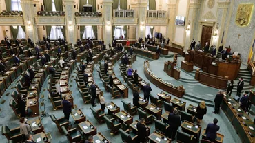 Concedierile de la Senat au ajuns la votul plenului. Angajații au organizat un nou protest