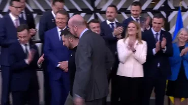 Presa europeană: Viktor Orban și Klaus Iohannis, singurii care nu au aplaudat sosirea președintelui Volodimir Zelenski la summitul liderilor UE (VIDEO)