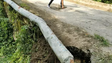 Sute de familii din Gorj riscă să rămână izolate din cauza unui pod ce se poate surpa în orice moment