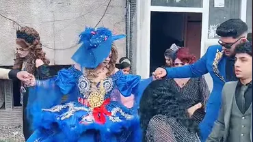 Au încins atmosfera pe ulițele satului! Nunta unor tineri din Bulgaria a devenit virală: “Maria Antoanete dintre blocuri!” (VIDEO)