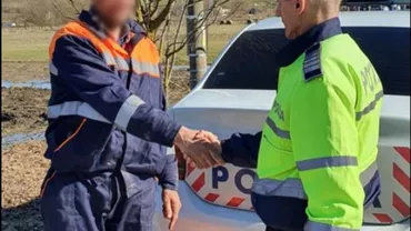 Un angajat de la salubrizare a găsit o sacoșă cu bani în prima lui zi de muncă. Gestul i-a impresionat pe polițiști