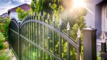 Înălțimea gardului, motiv de dispută între vecini, în Cluj / Cât de înalt poate fi gardul între două proprietăți civile, pentru a nu încălca legea