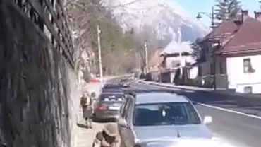 Un bărbat a tăiat toate cauciucurile maşinii unui vecin de bloc, chiar în fața acestuia / Motivul revoltei: un loc de parcare